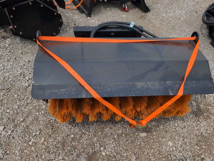iranch-mini-skid-steer-snow-angle-sweeper---irlsas-image-3