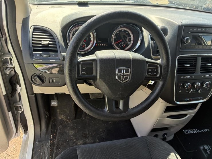 2017-dodge-grand-caravan-image-17