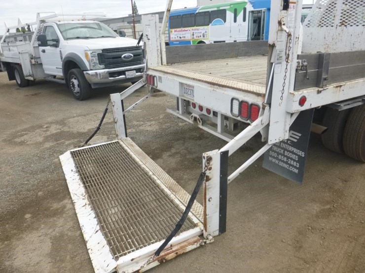 2013-ford-f550-image-10