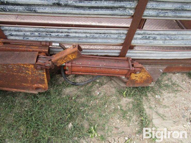 s/a-hydraulic-lift-pig-transport-trailer-image-13