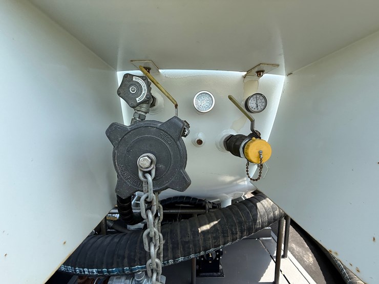 2012-john-deere-6068hf485-image-43