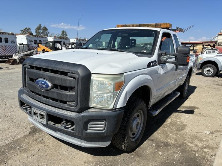 2011-ford-f250-xl-image-1