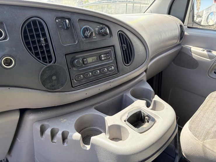 2002-ford-e350-image-41