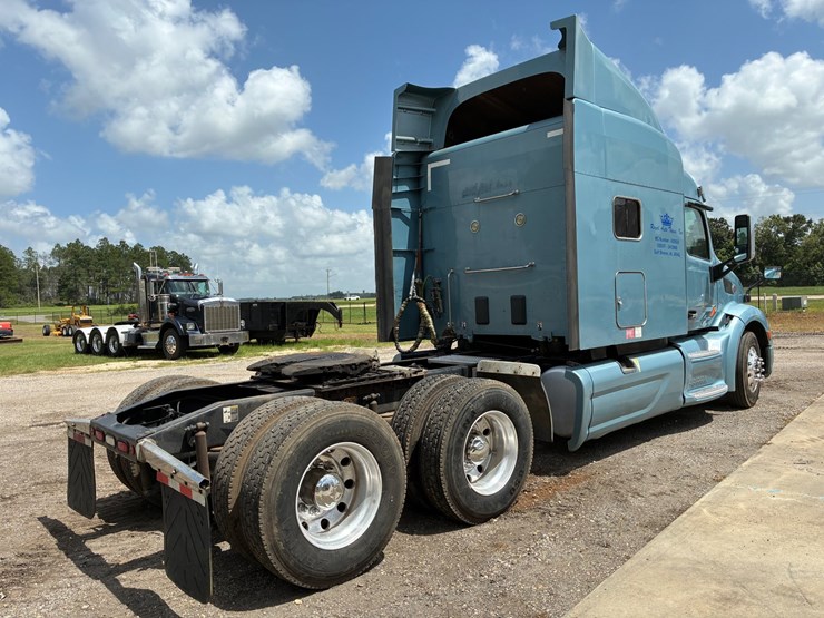 2015-peterbilt-579-image-4
