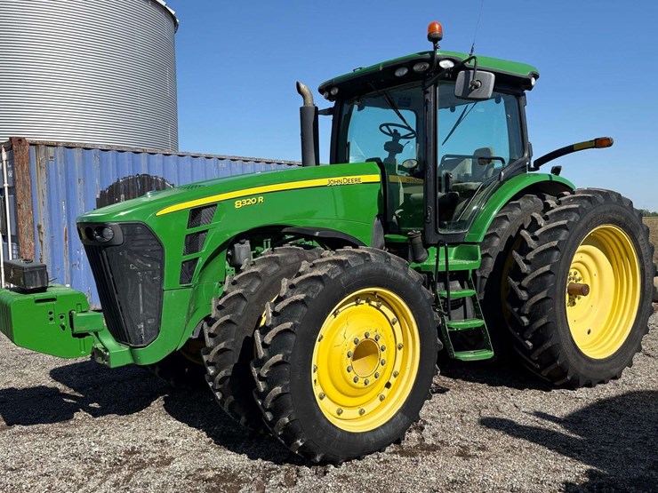 2010-john-deere-8320r-image-1