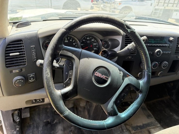 2012-gmc-sierra-2500-image-16