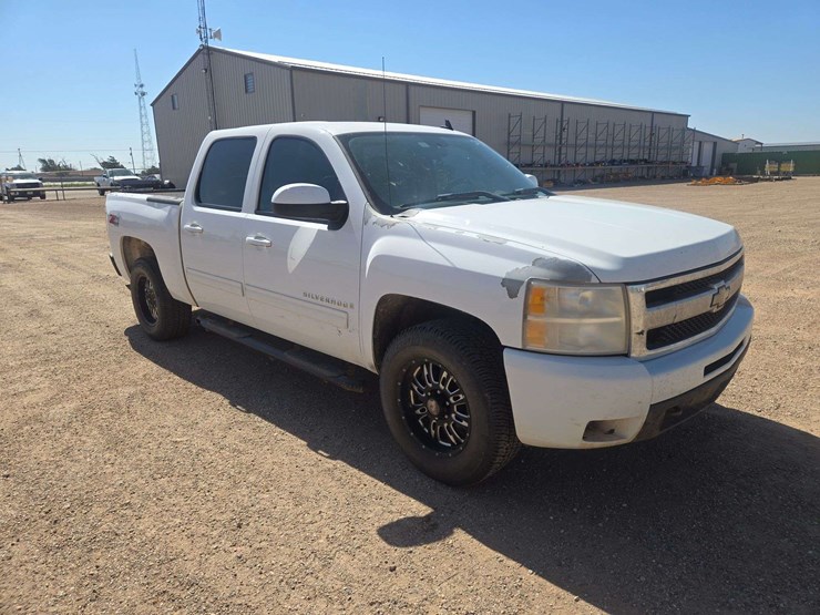 2009-chevrolet-silverado-1500-ltz-image-2