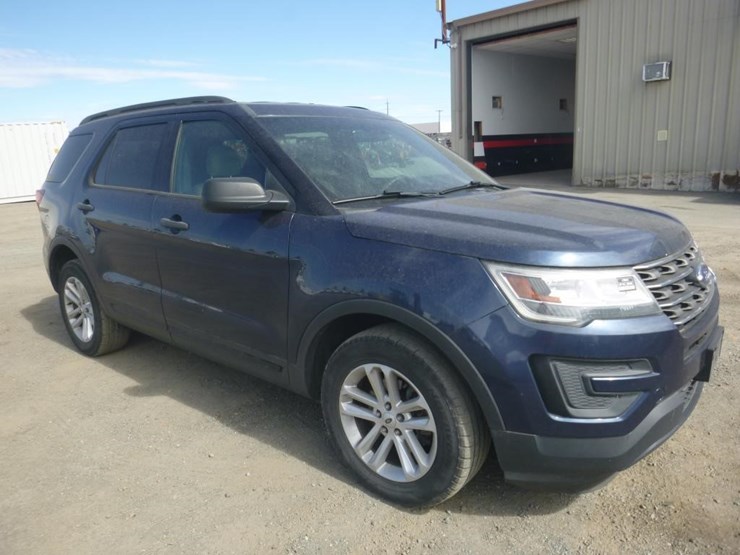 2016-ford-explorer-image-2