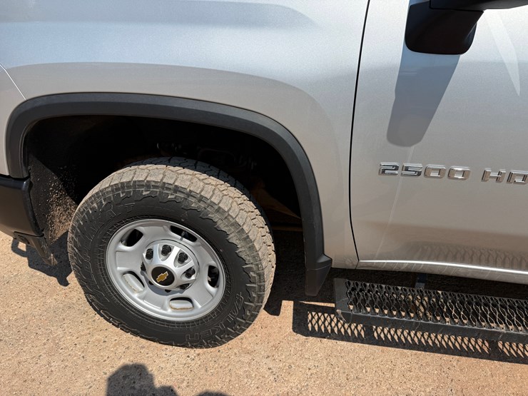 2021-chevrolet-silverado-2500hd-image-12