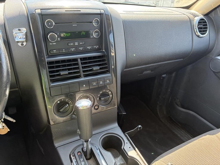 2010-ford-explorer-image-21