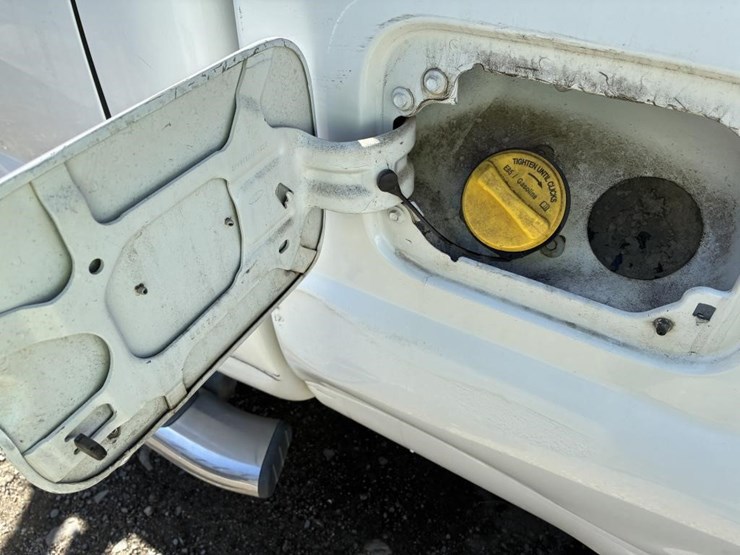2011-ford-f250-xl-image-16