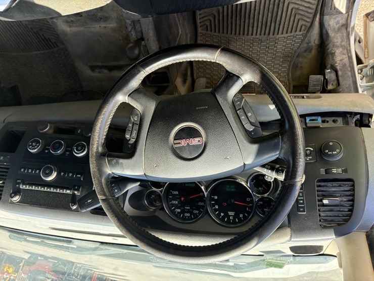 2012-gmc-sierra-2500-image-19