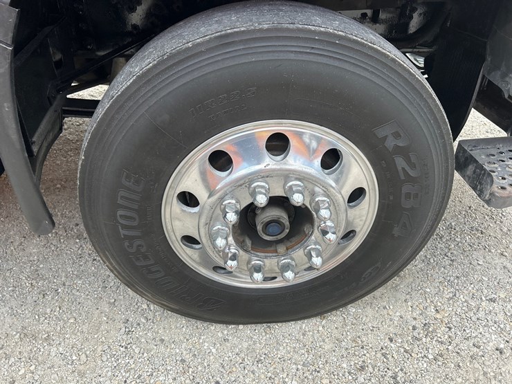 2001-gmc-t7500-image-62