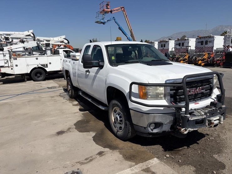 2012-gmc-sierra-2500-image-2