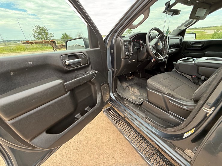 2020-chevrolet-silverado-2500hd-image-14