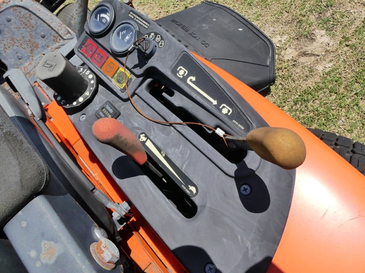 2011-kubota-zd326-image-11