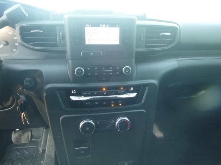 2020-ford-explorer-image-12