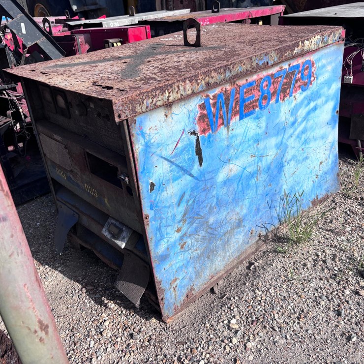 #39062 • MILLER WELDING MACHINE | FOR PARTS/REPAIRS