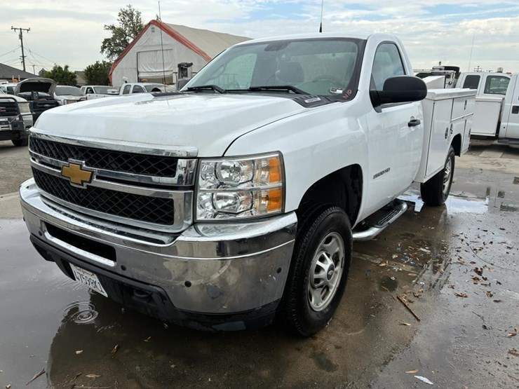 2013-chevrolet-silverado-2500-image-1