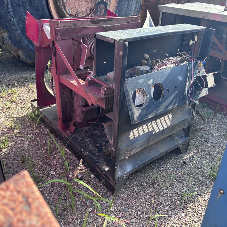 #39073 • LINCOLN ELECTRIC DC-600 WELDER | FOR PARTS/REPAIRS