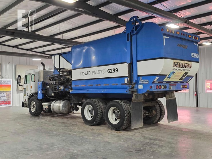2015-peterbilt-320-image-4