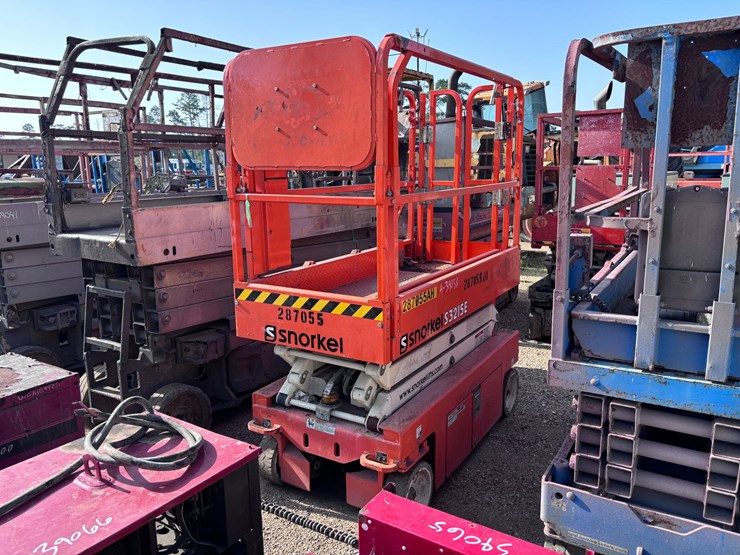 #39053-•-snorkel-s3215e-electric-scissor-lift-|-for-parts/repairs-image-2