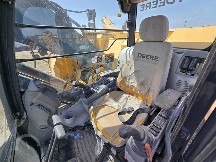 2018-deere-245g-lc-image-12