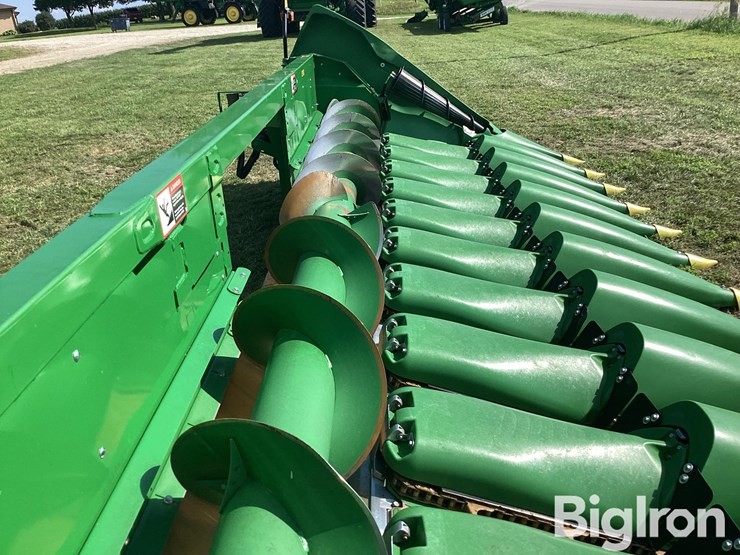2025-john-deere-cr12-image-17