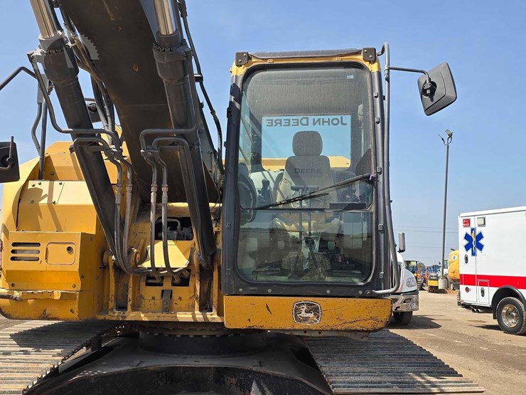 2018-deere-245g-lc-image-11