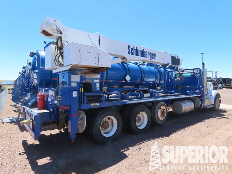 2012-peterbilt-367-image-2