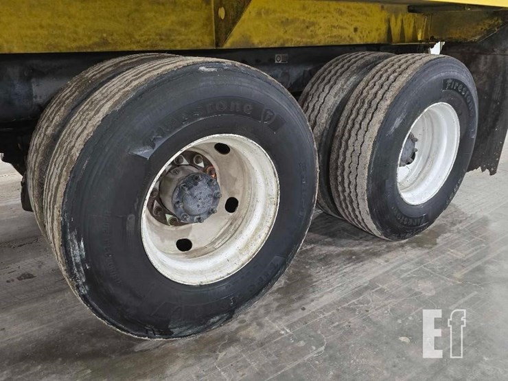 2018-peterbilt-320-image-31