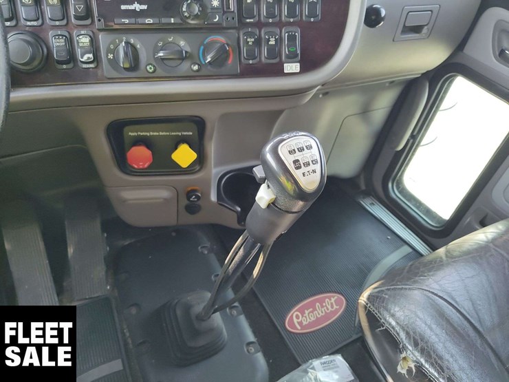 2018-peterbilt-389-image-24