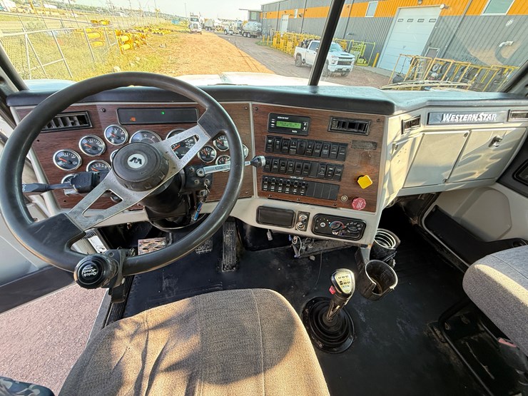 2015-western-star-4900-image-34