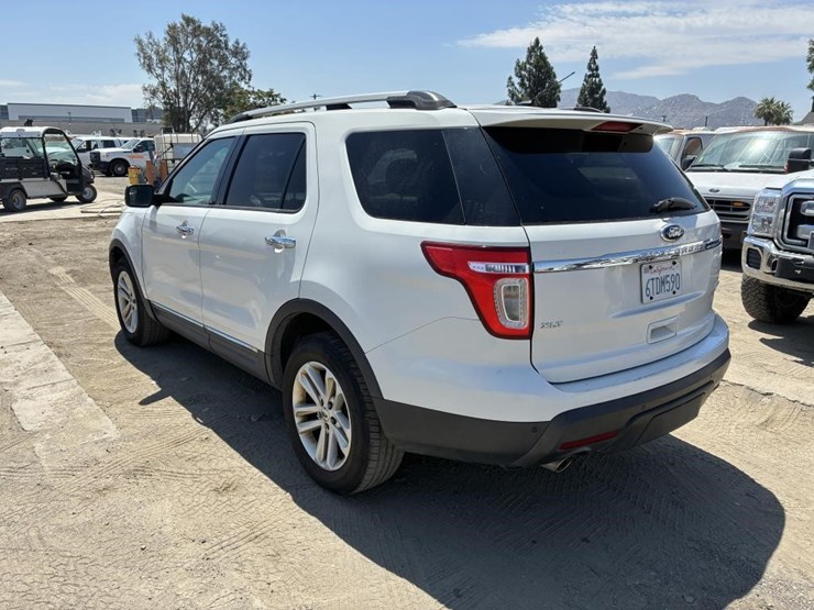 2011-ford-explorer-xlt-image-4