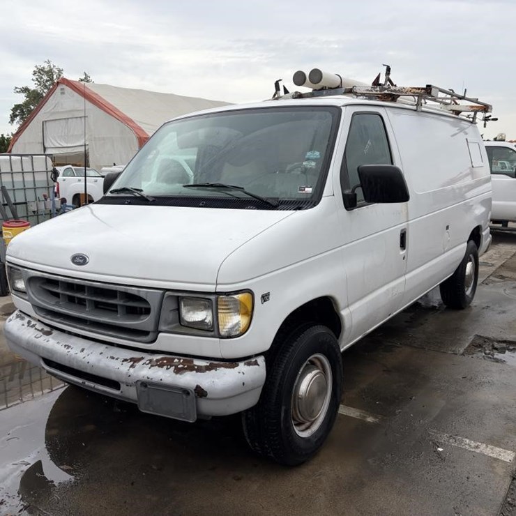 2001 FORD E350