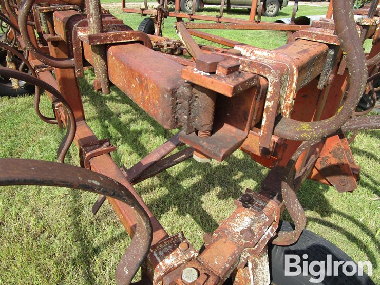 crustbuster-36'-hydraulic-fold-springtooth-w/3-bar-harrow-image-18