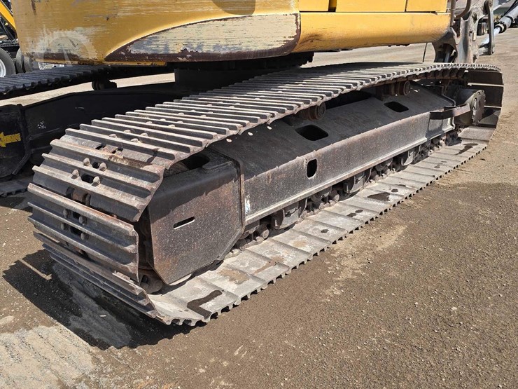 2018-deere-245g-lc-image-32