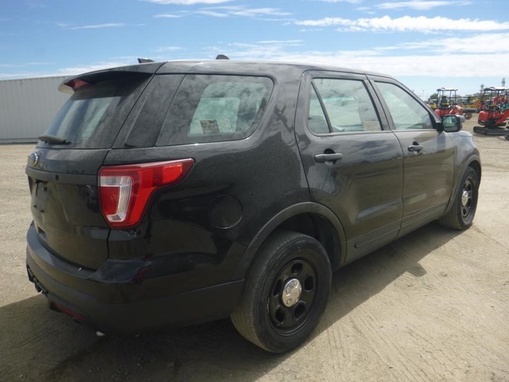 2017-ford-explorer-image-3