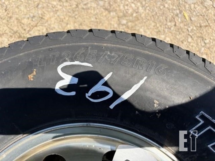 truck-tires-image-4