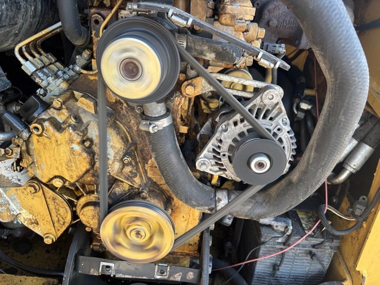 2014-caterpillar-226b3-image-38