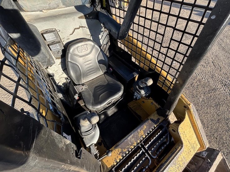 2014-caterpillar-226b3-image-22