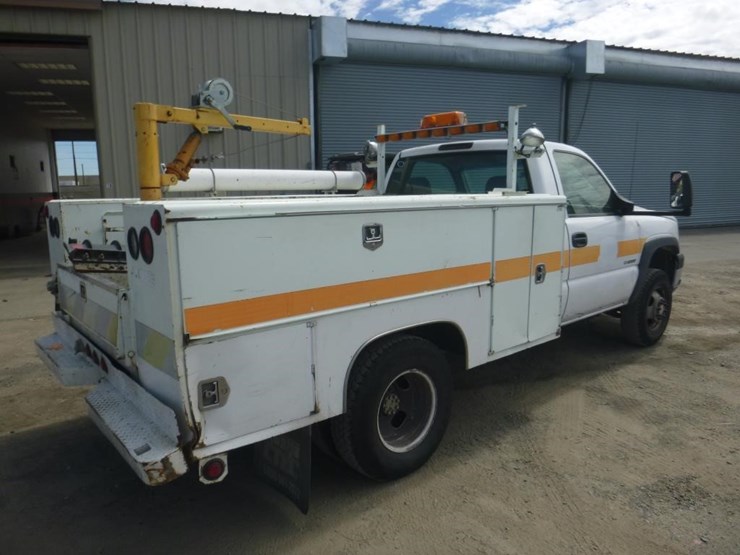 2005-chevrolet-3500-image-3
