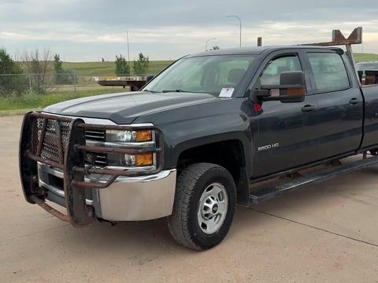 2018-chevrolet-silverado-2500hd-image-1