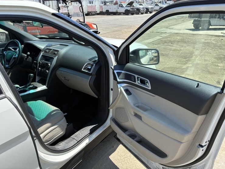 2011-ford-explorer-xlt-image-10