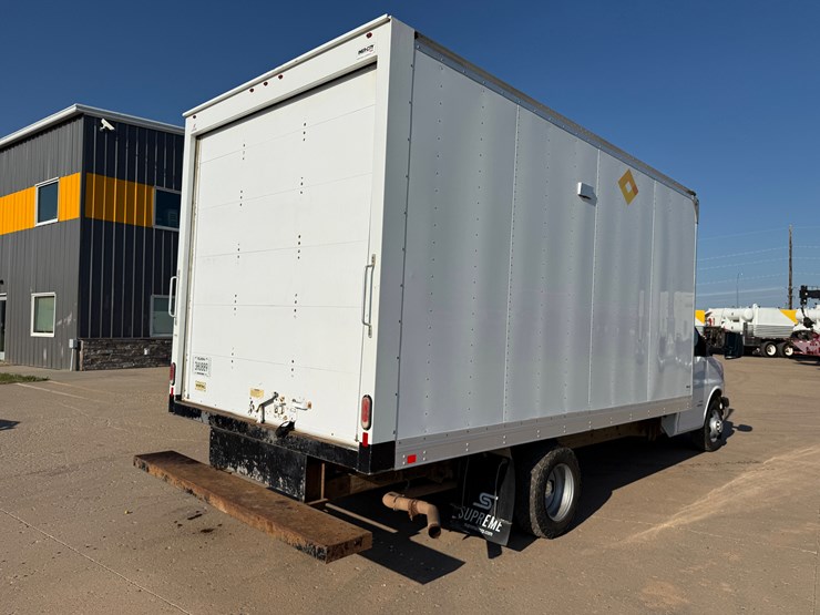 2018-chevrolet-express-4500-image-6