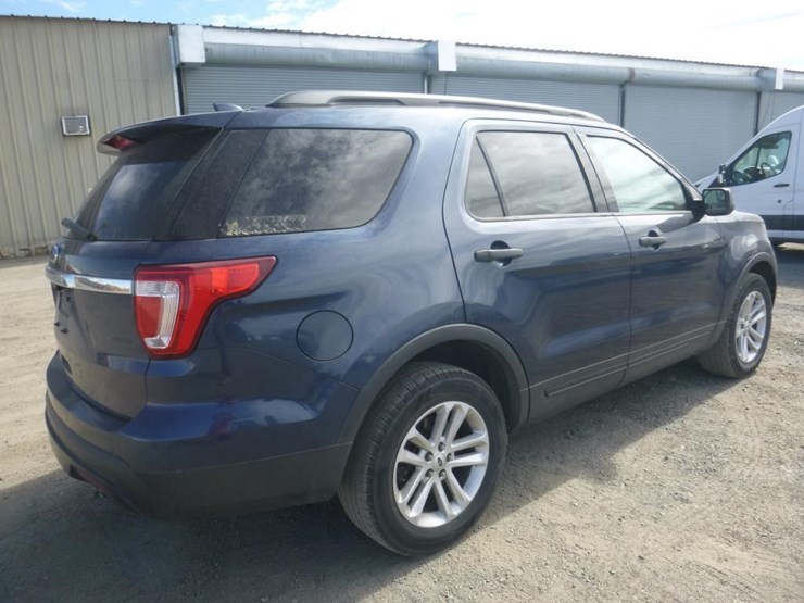 2016-ford-explorer-image-3