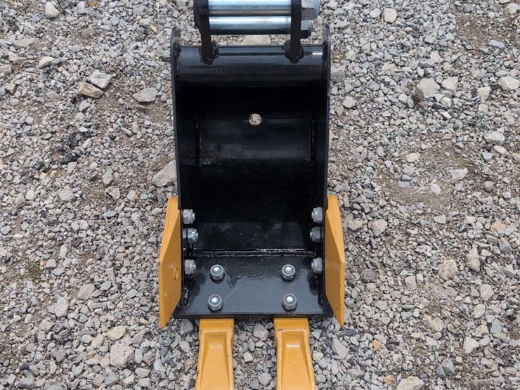 i-ranch-mini-excavator-20cm-tooth-bucket-image-1