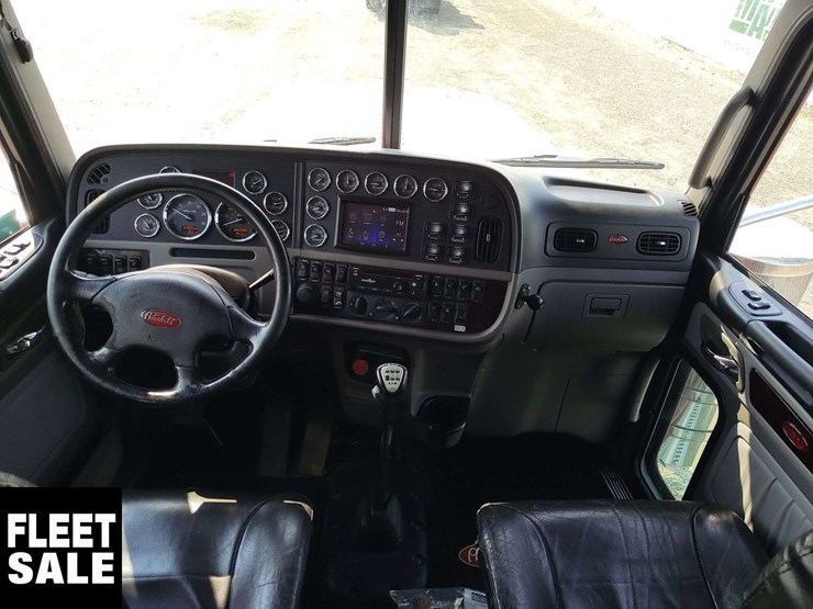 2018-peterbilt-389-image-34