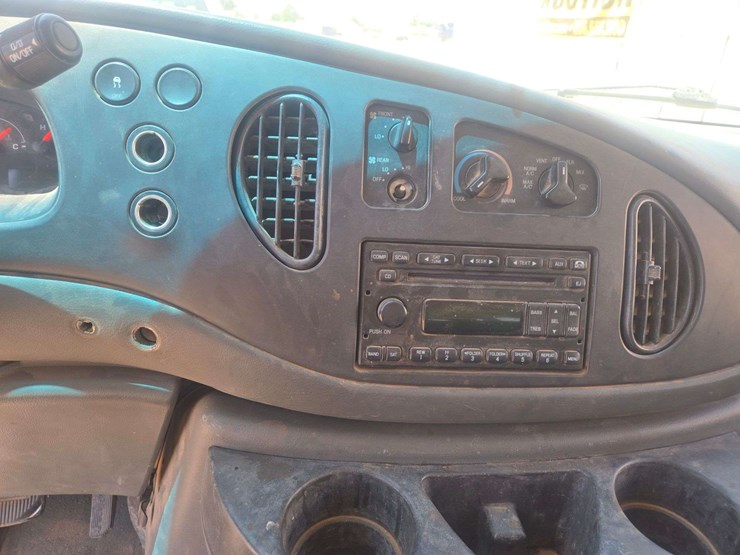 2007-ford-e350-image-17