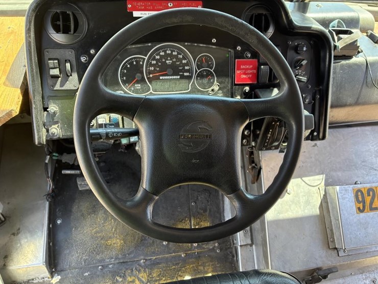 2008-workhorse-w62-image-20
